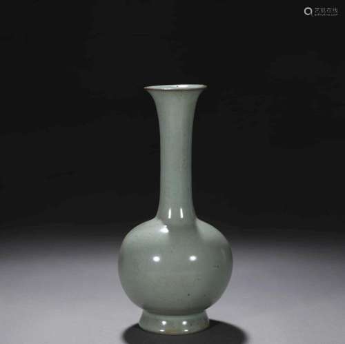 A RU TYPE BOTTLE VASE