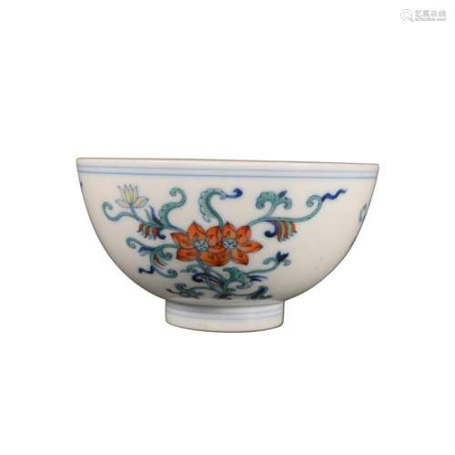 A DOUCAI FLOWER BOWL