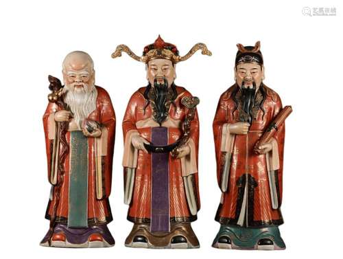 A FAMILLE ROSE GOLD-DECORATED IMMORTALS OF FU, LU, SHOU