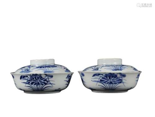 A PAIR OF BLUE AND WHITE LOTUS POND BOWLS AND COVERS