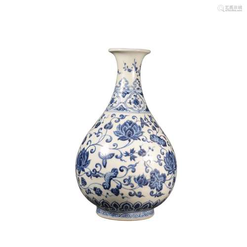 A BLUE AND WHITE INTERLOCKING LOTUS YUHUCHUNPING VASE