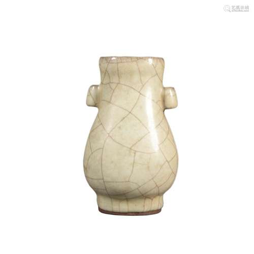 A GUAN-TYPE STRAIGHT-EARS VASE