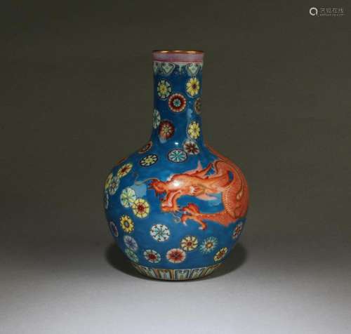 CHINESE BLUE COILOR PORCELAIN VASE