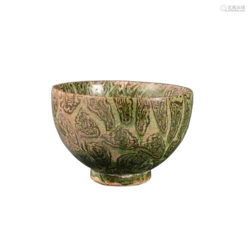 A GREEN GLAZE BOWL