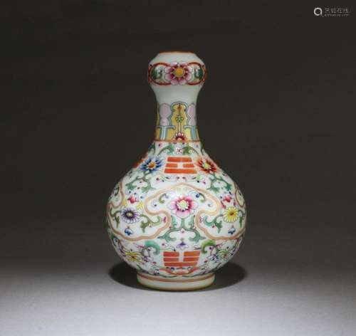 CHINESE PORCELAIN VASE