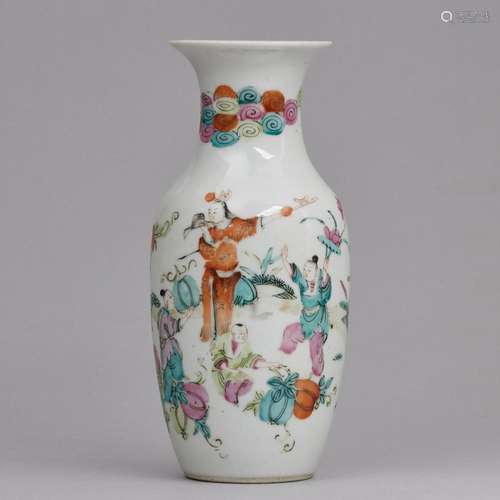 Kleine famille rose Balustervase, China, Qing Dynastie, um 1...