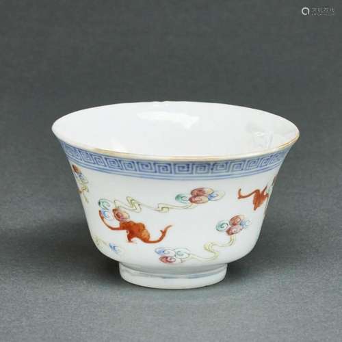 Teeschale mit Fledermaus Dekor, China, Qing-Dynastie, um 190...