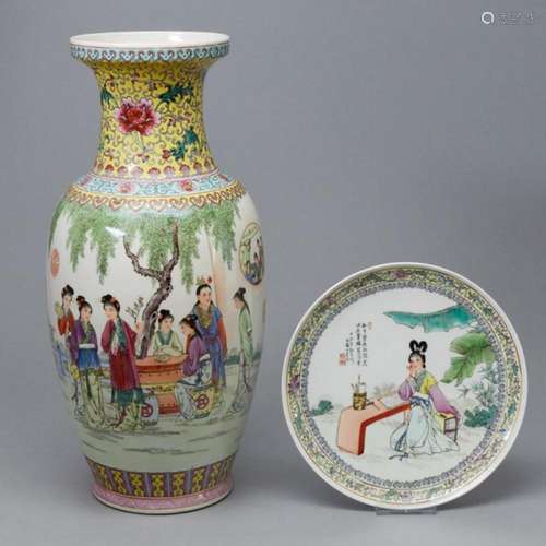 Vase und Wandteller, China, 20. Jahrhundert