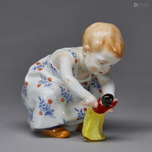 Kind mit Puppe, tanzend - Julius Konrad Hentschel. Meissen 1...