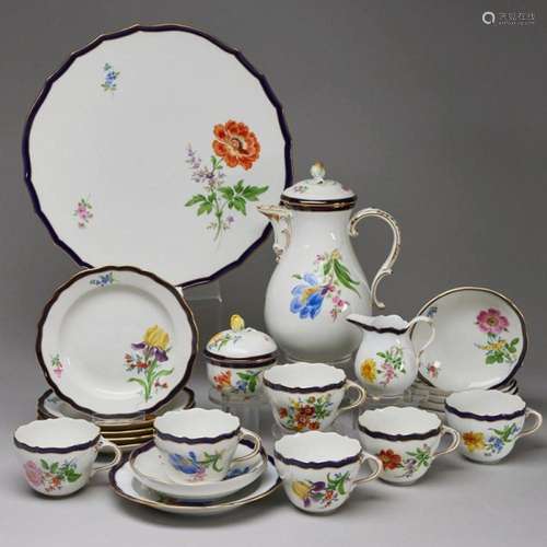 22tlg. Kaffeeservice kobaltblauer Rand Blume 2, Meissen 1980...