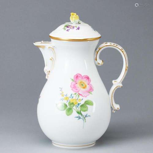 Kaffeekanne - Blume 2: Heckenrose bzw. Federmohn. Meissen 19...