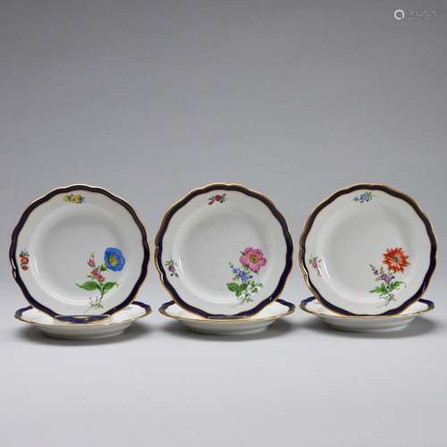 6 Brotteller kobaltblauer Rand: Blume 2. Meissen 1980 (2x) u...