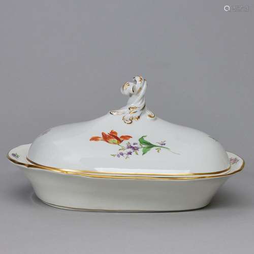 Rechteckige Deckelterrine - Blume 2. Meissen 1972-1980.