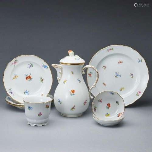 8 Teile - Streublümchen. Meissen 1850-1980.