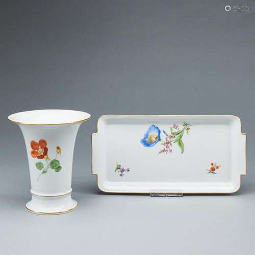 1 Vase Blume und 1 Königskuchenplatte Blume 2. Meissen 1957-...