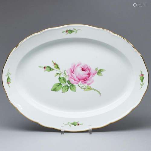 Große ovale Platte - Rote Rose. Meissen 1850-1924.