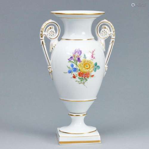 Volutenvase - Blumenbukett. Meissen 1955.