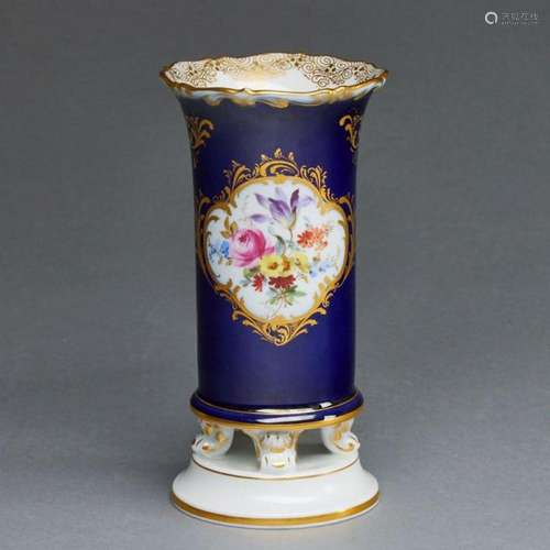 Vase - Kobaltblauer Fond: Blumenbuketts. Meissen 1850-1924.