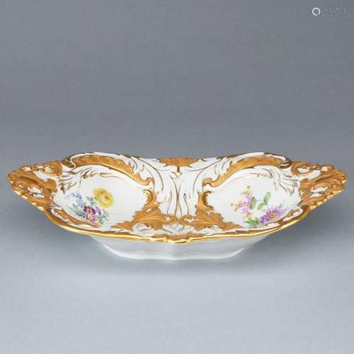 Ovale Prunkschale - Blumenbukett. Meissen 1953-1957.