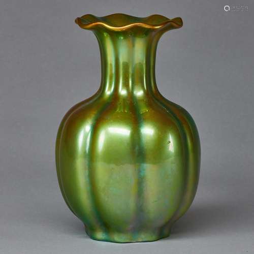 Vase. Zsolnay'sche Keramische Fabriken, Pecs / Ungarn ab...