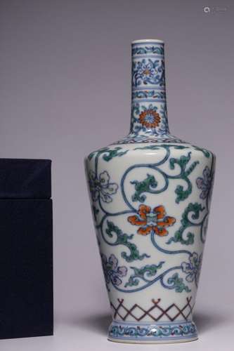 Doucai flower long shin vase