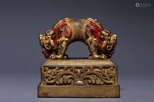 Gilt Bronze Crossing Dragon Seal