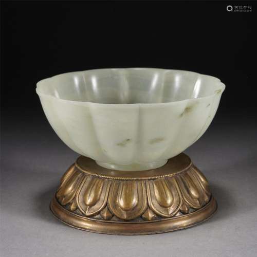 A CHINESE CARVED JADE LOBED BOWL