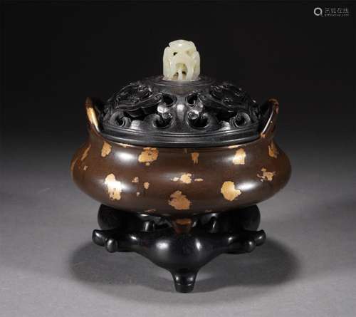 A CHINESE BRONZE GILT-SPLASHED CENSER