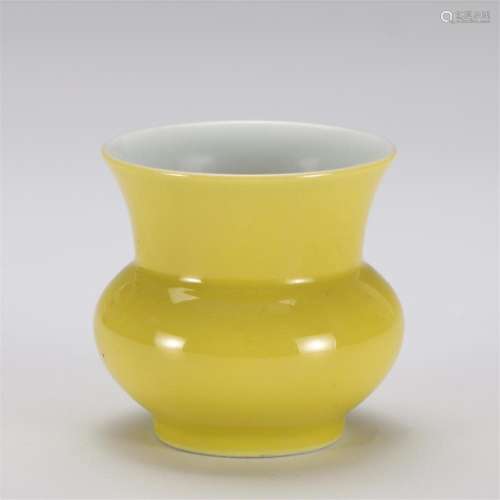 A CHINESE IMPERIAL YELLOW GLAZED PORCELAIN SPITTON