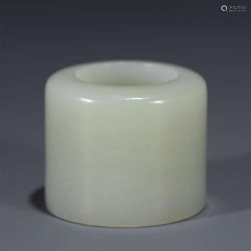 A CHINESE WHITE JADE ARCHER RING