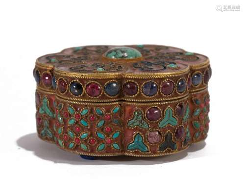 A CHINESE HARDSTONES INLAID BRONZE-GILT BOX WITH COVER