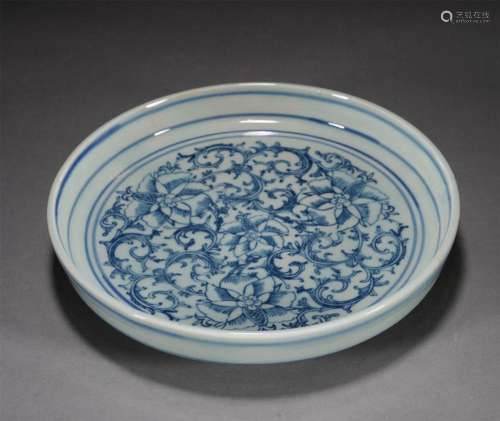 A CHINESE BLUE AND WHITE PLATE
