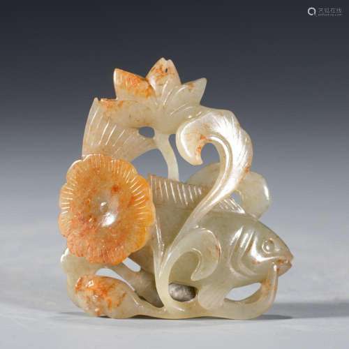 A CHINESE CARVED JADE FISH ORNAMENT