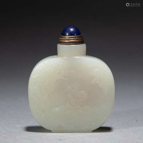A CHINESE CARVED WHITE JADE SNUFF BOTTLE
