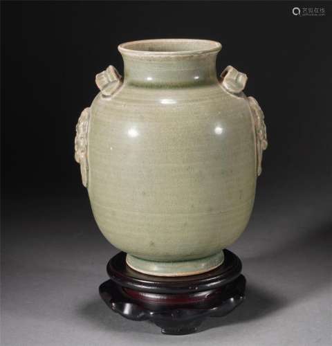 A YUE-WARE POTTERY JAR