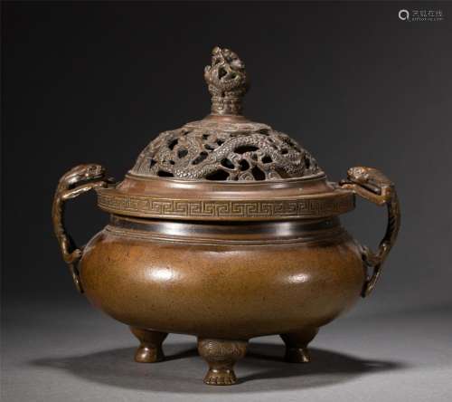 A CHINESE BRONZE TRIPOD CENSER WITH DOUBLE HANDLES