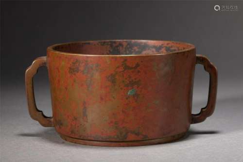 A CHINESE BRONZE CENSER WITH DOUBLE HANDLES