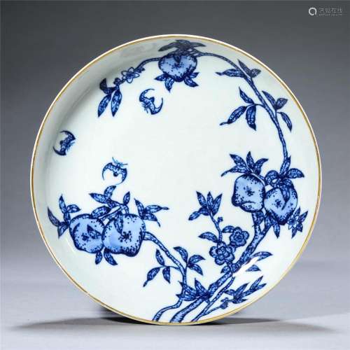 A CHINESE BLUE AND WHITE PEACHES PLATE
