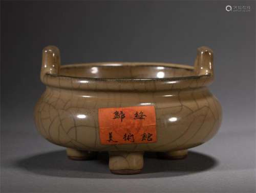 A CHINESE GE-WARE CRACKLE TRIPOD CENSER