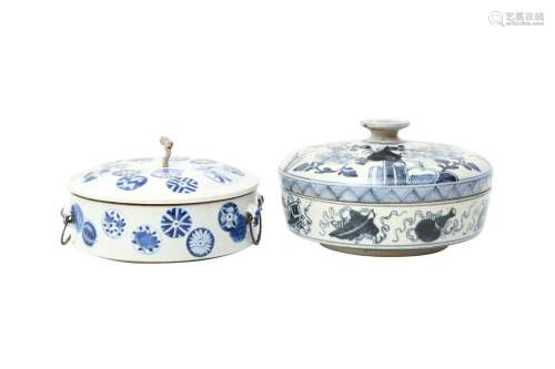TWO CHINESE BLUE AND WHITE FOOD CONTAINERS AND COVERS 晚清 青...
