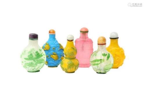 A GROUP OF SIX CHINESE BEIJING GLASS SNUFF BOTTLES 十九或二十...