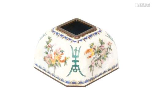 A CHINESE CANTON ENAMEL 'SANDUO' BRUSH WASHER 廣東銅胎畫琺瑯...