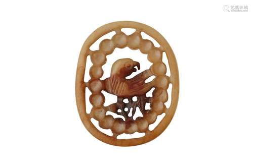 A CHINESE HARDSTONE 'BIRD' PENDANT 或為明 硬石雕鳥紋珮