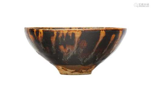 A SMALL CHINESE RUSSET-SPLASHED TEA BOWL. 黑釉鷓鴣斑小茶盌