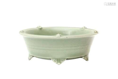 A CHINESE LONGQUAN CELADON-GLAZED CENSER 明 龍泉青釉五足爐