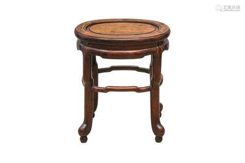 A CHINESE WOOD OVAL STOOL 晚清 木橢圓凳