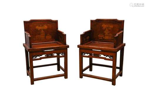 A PAIR OF CHINESE WOOD CHAIRS 清十九世紀 木三多圖紋靠背椅一對