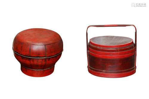 TWO CHINESE WOOD AND BAMBOO BASKETS AND COVERS 二十世紀 木及...