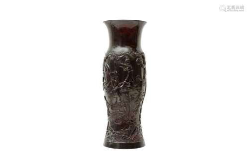 A CHINESE CHERRY-COLOURED BEIJING GLASS VASE 清十九世紀 琥珀...