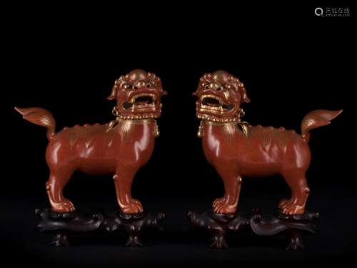 PAIR OF PORCELAIN PHO DOGS